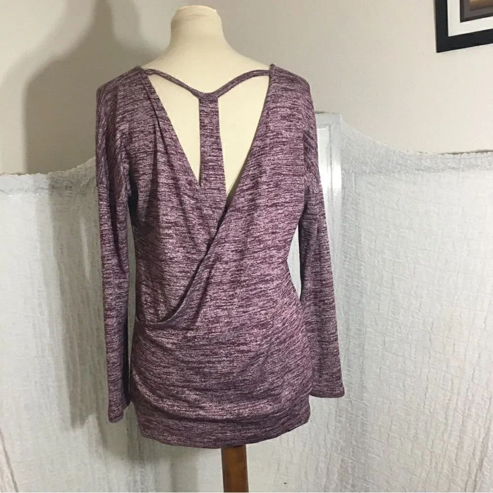 Athleta T-Crossover Top Size Small - Picture 5 of 9